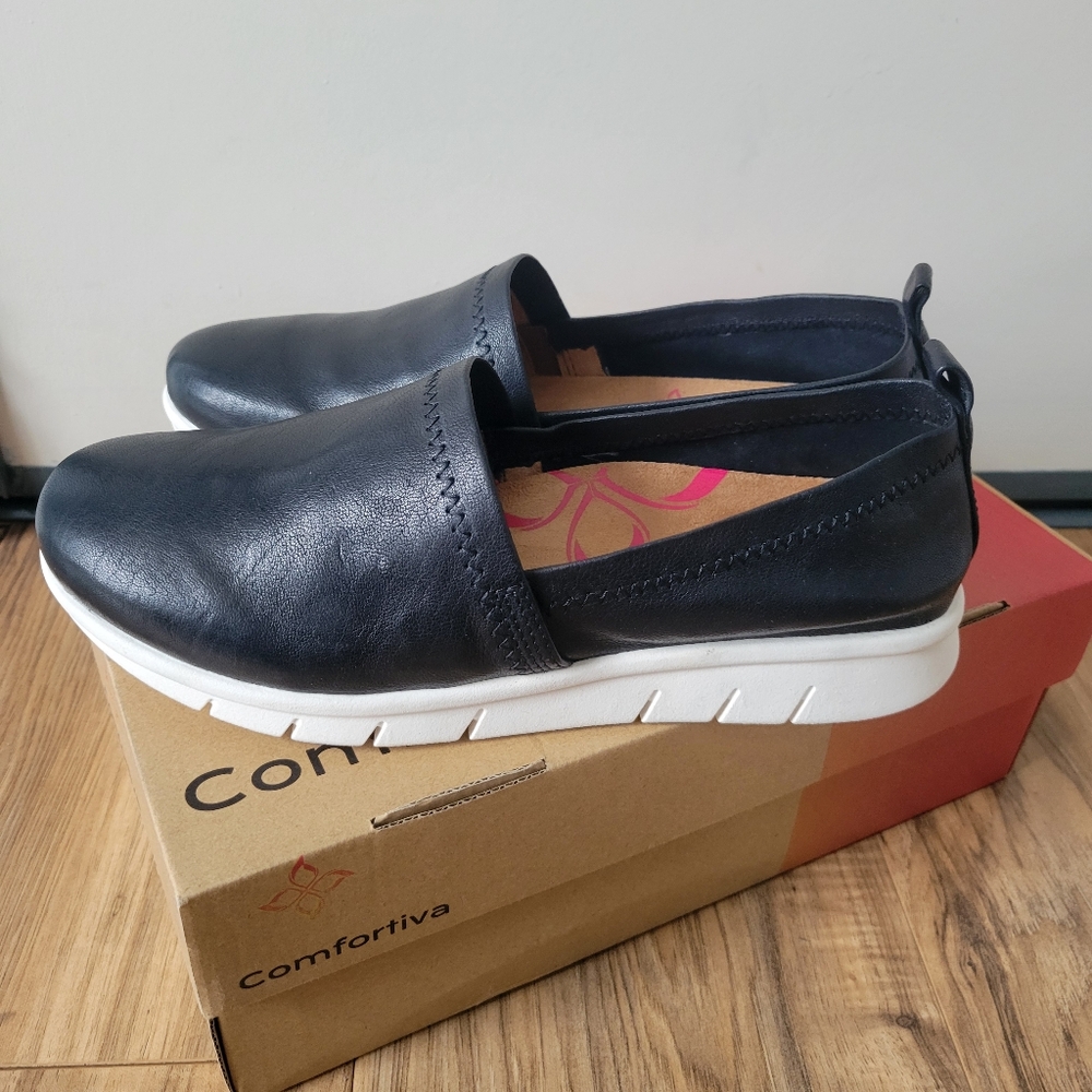 "New" Comfortiva Ladies, Black, Italian Leather Sporty Slip On, Size 9W (US)